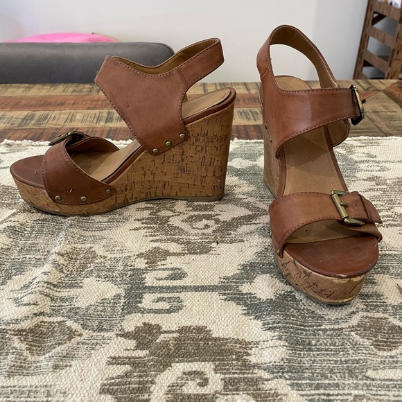 Wedge heels - size 7.5 - Picture 2 of 3